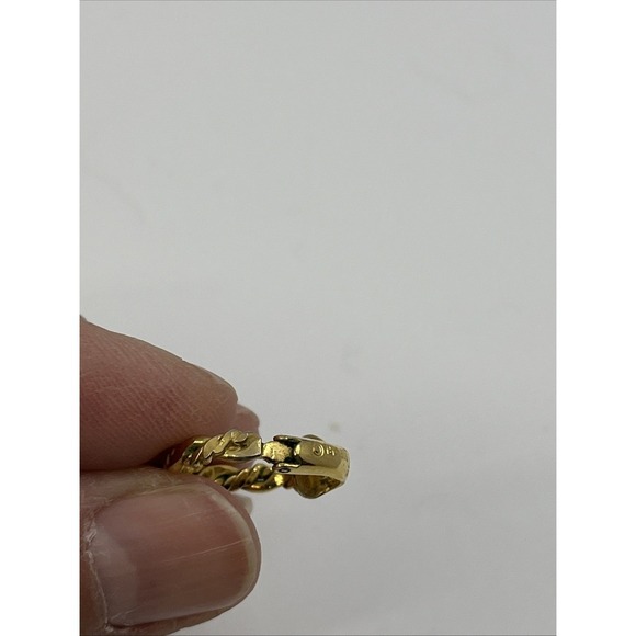 Vintage CROWN TRIFARI Gold Tone Textured Braided Clip-On Hoop Earrings .75" - Picture 5 of 6